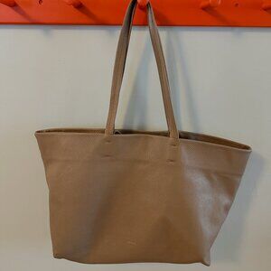 Cuyana Classic Easy Tote Cappuccino -Leather